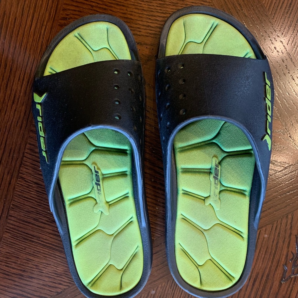 Rider slip on shoes size 5